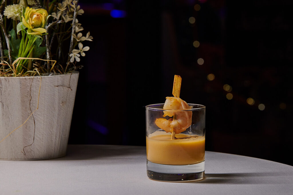 Shrimpcocktail im kleinen Glas